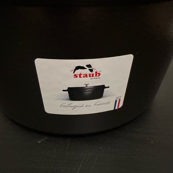 Staub 24 4qt 9-3/8” Cast Iron Round Dutch Oven Matte Black NEW - Picture 2 of 8